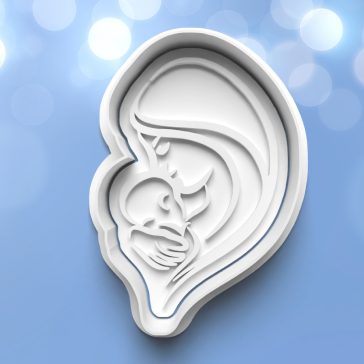 Baba-mama ölelés oldalnézetből sütikiszúró